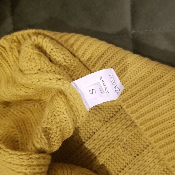 A beautiful yellow mustard knitted sweater - Picture 3 of 5